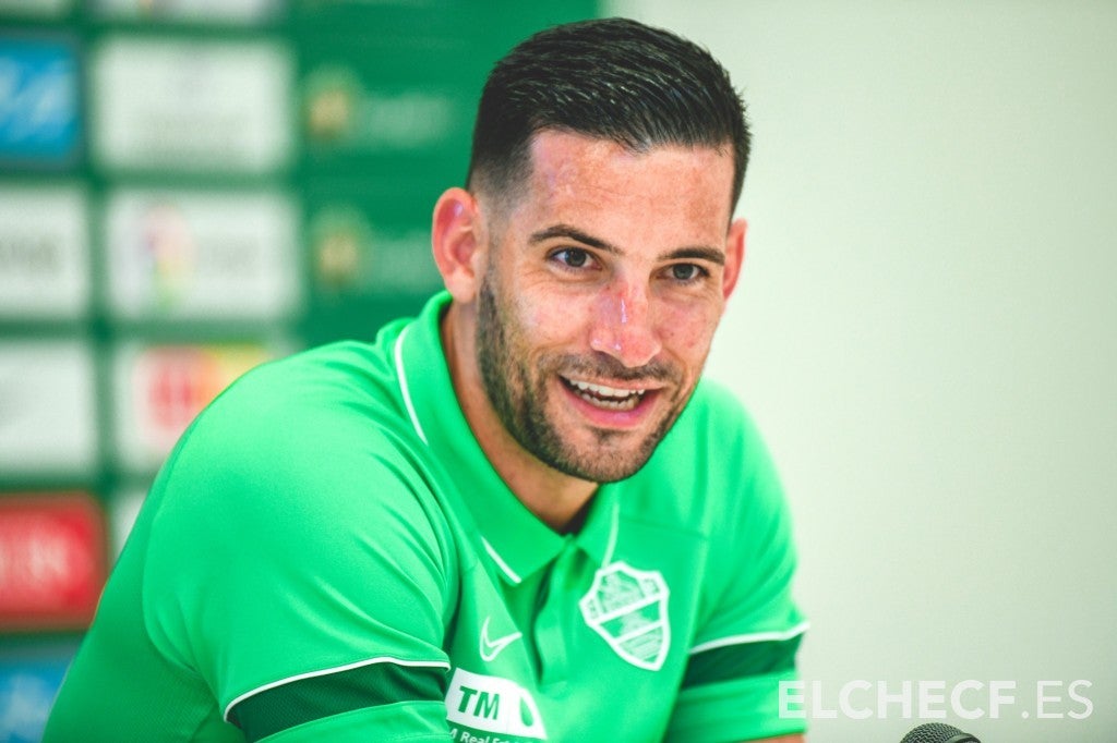 El portero del Elche Kiko Casilla se lesiona en la previa de jugar ante el Barça El portero del Elche Kiko Casilla se lesiona en la previa de jugar ante el Barça