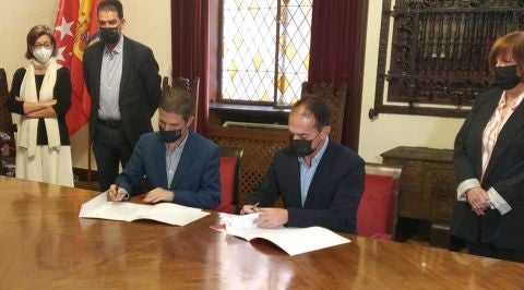 PSOE y Ciudadanos firman un pacto de gobierno conjunto en Alcal&aacute; de Henares