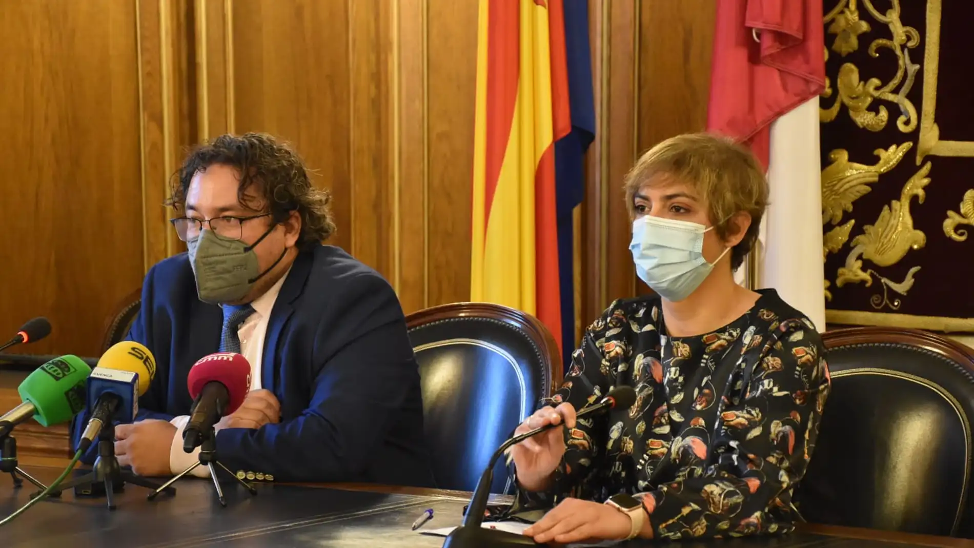 La diputada de Servicios Sociales, Lorena Cantarero, y el gerente de la empresa Red Quijote, Carlos Múñoz, durante la rueda de prensa en Diputación
