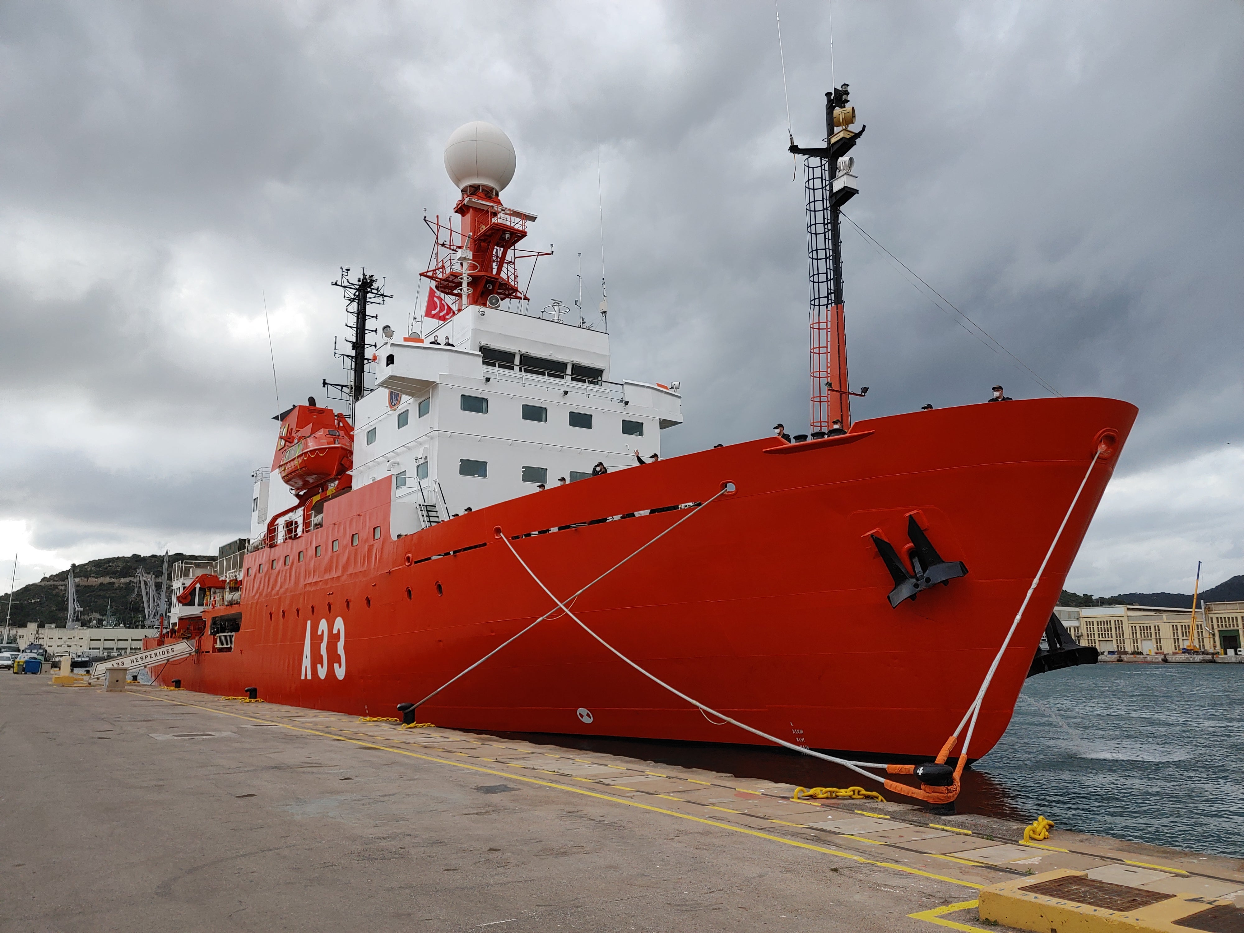El "Hespérides" inicia su XXVI campaña antártica homenaje al sargento fallecido por COVID en la anterior El "Hespérides" inicia su XXVI campaña antártica homenaje al sargento fallecido por COVID en la anterior