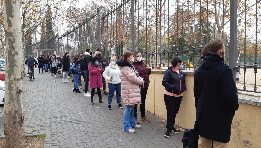 Casi 1.000 personas acudieron al casting de figurantes para una serie que se rodará en Ciudad Real Casi 1.000 personas acudieron al casting de figurantes para una serie que se rodará en Ciudad Real