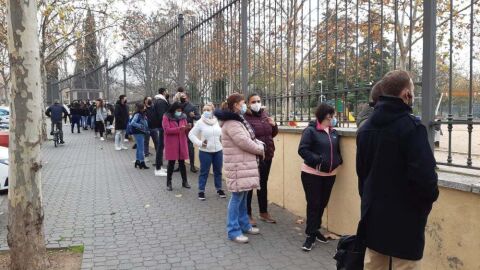Fila de personas que acudieron al casting de figurantes en Ciudad Real Fila de personas que acudieron al casting de figurantes en Ciudad Real
