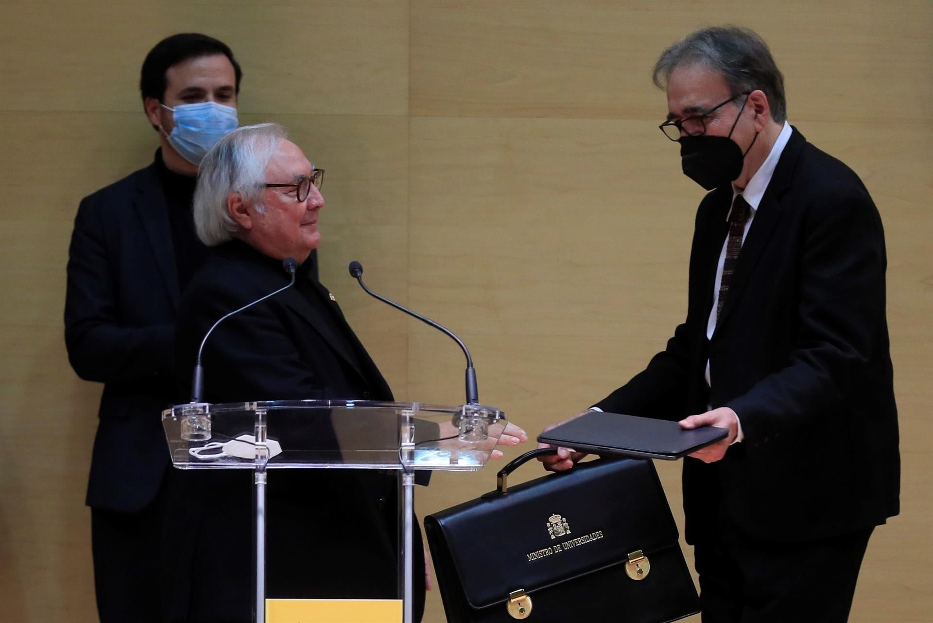 Traspaso de carteras: Joan Subirats releva a Manuel Castells como ministro de Universidades Traspaso de carteras: Joan Subirats releva a Manuel Castells como ministro de Universidades