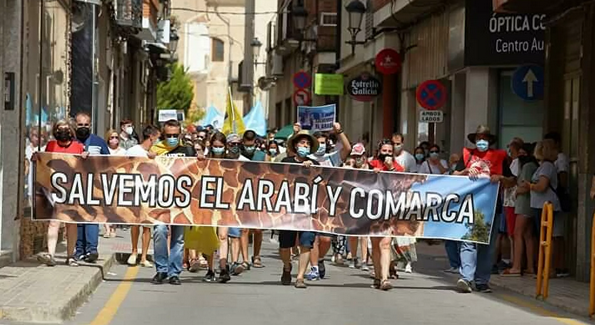 La CHS deniega a la empresa Fuertes el cambio de gestión del agua de agricultura a ganadería para la macrogranja que quiere construir junto al Monte Arabí La CHS deniega a la empresa Fuertes el cambio de gestión del agua de agricultura a ganadería para la macrogranja que quiere construir junto al Monte Arabí