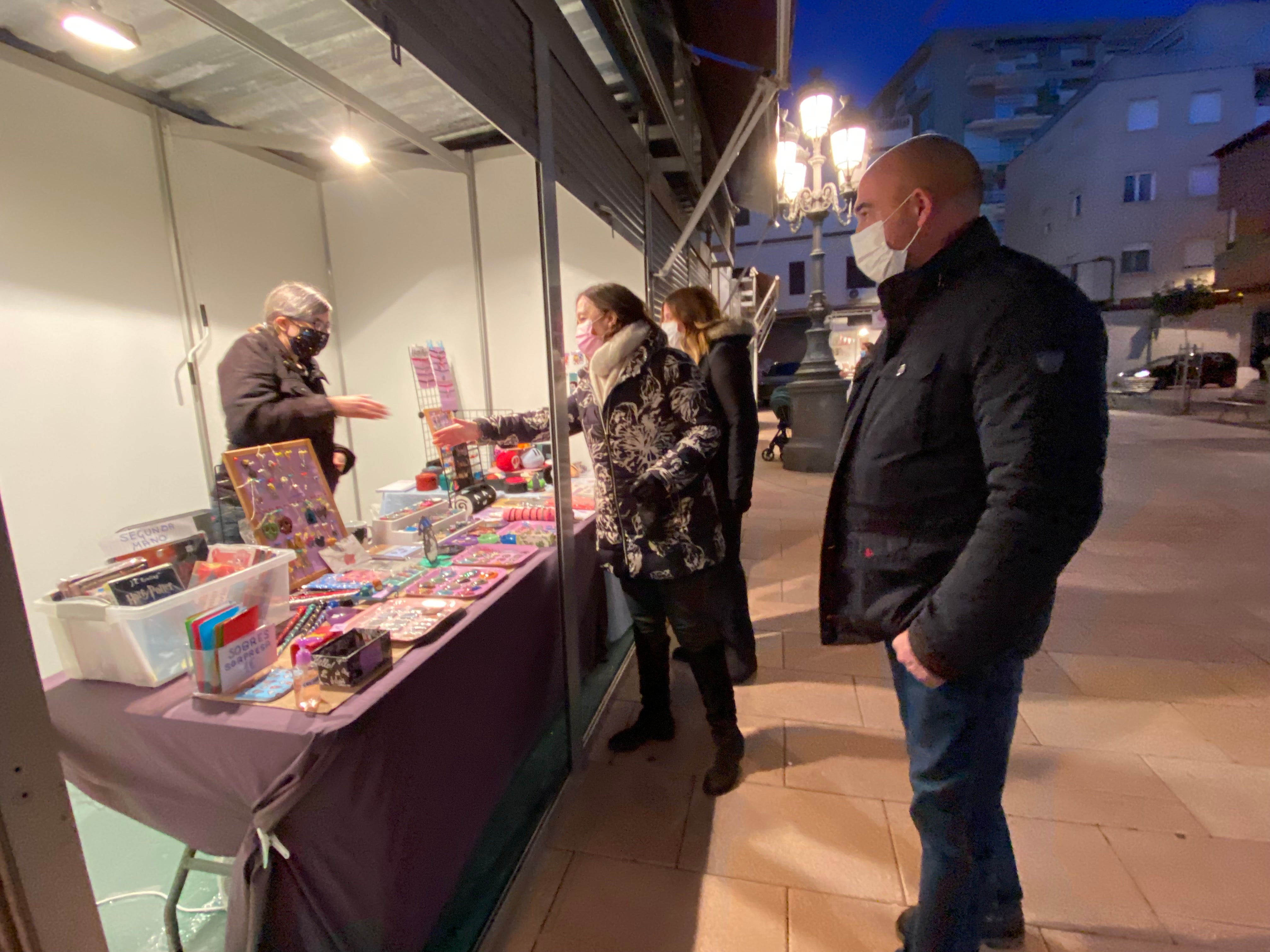 Mercado Navideño de Artesanía junto a la calle Emilio Castelar Mercado Navideño de Artesanía junto a la calle Emilio Castelar