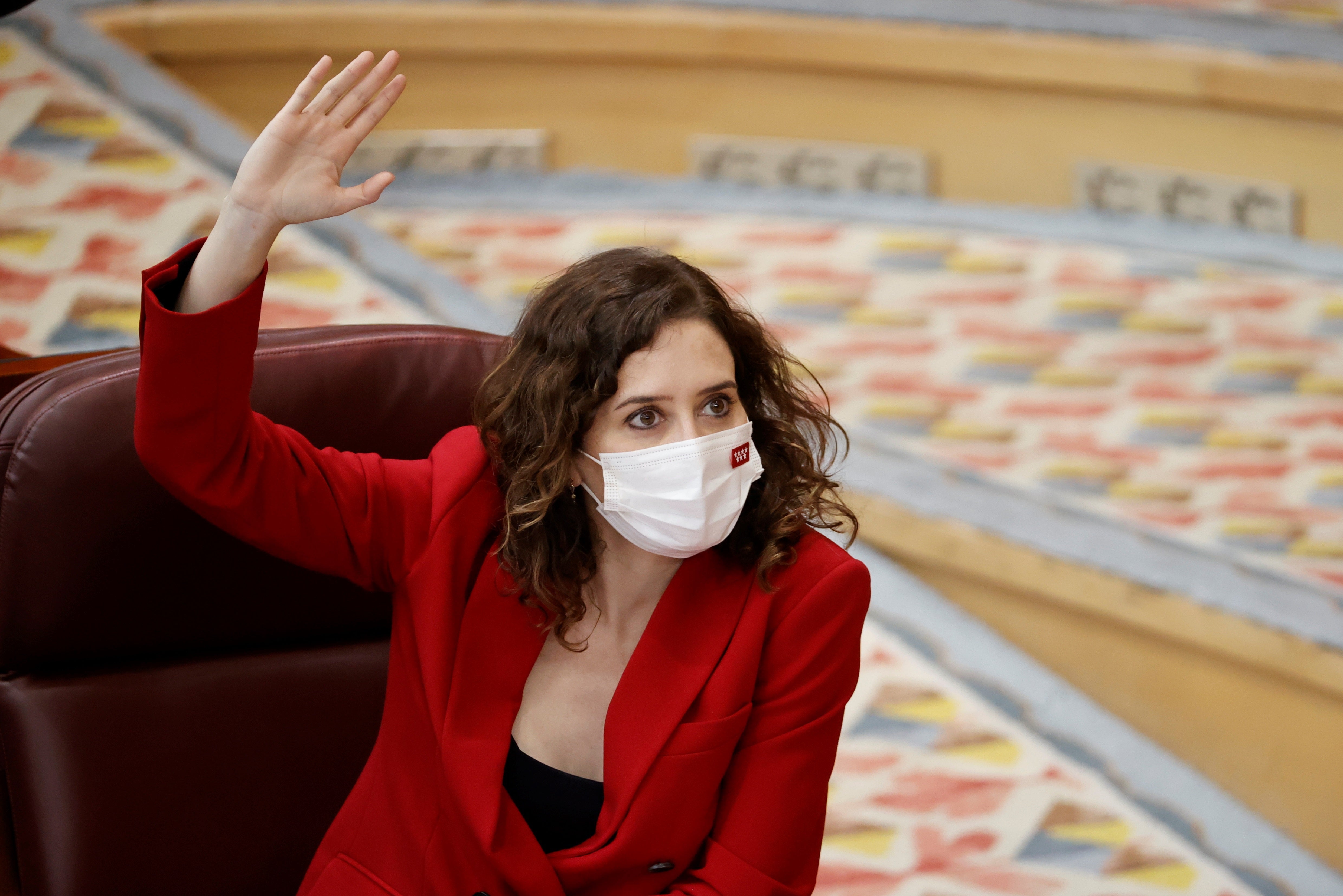 Ayuso no entiende que Calviño no vaya a foros en los que sea la única mujer: "¿Imagináis que digo yo eso?" Ayuso no entiende que Calviño no vaya a foros en los que sea la única mujer: "¿Imagináis que digo yo eso?"