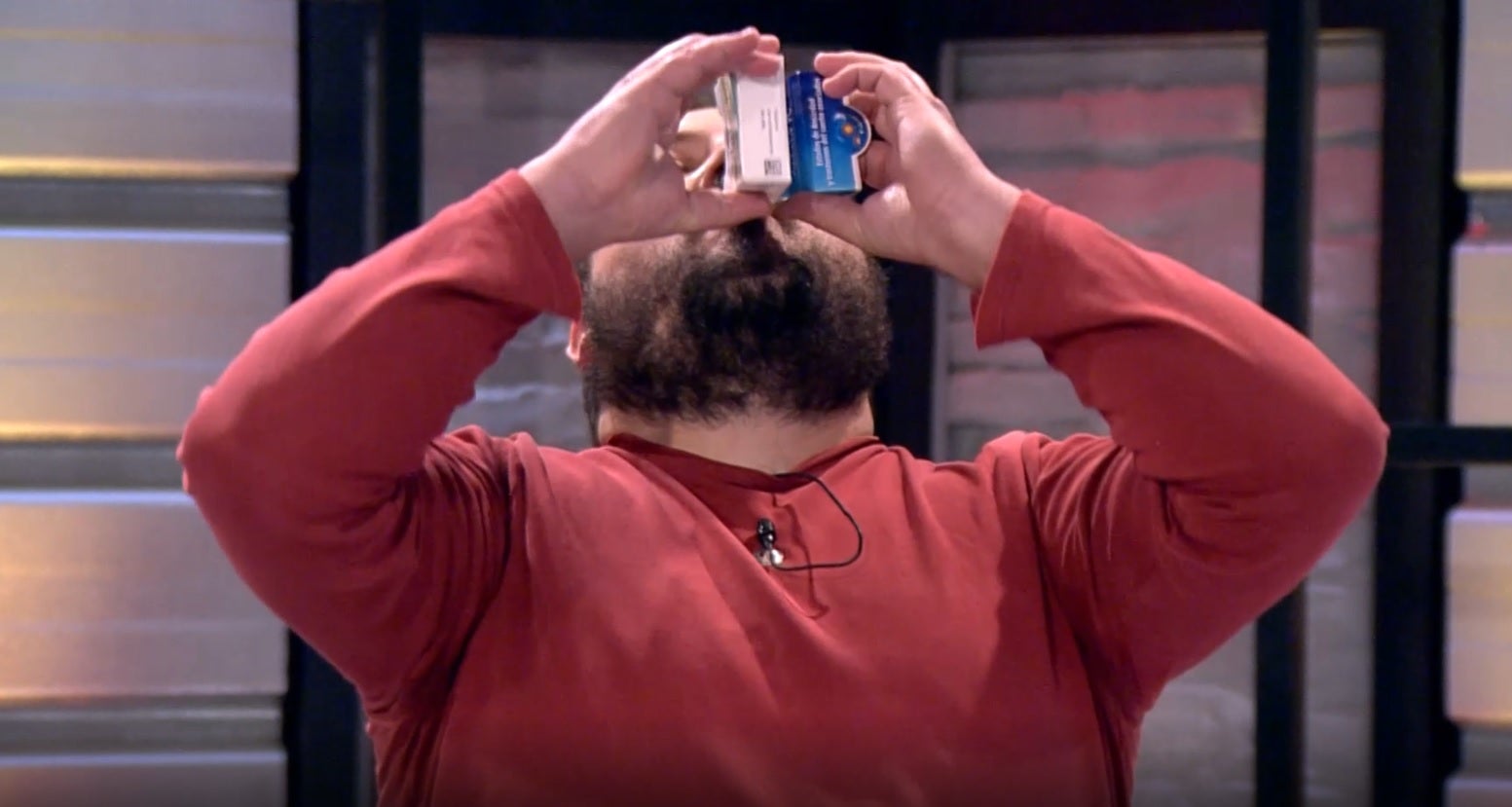 Se somete en directo a una sobredosis de 50 pastillas de homeopatía para demostrar que no hacen nada Se somete en directo a una sobredosis de 50 pastillas de homeopatía para demostrar que no hacen nada