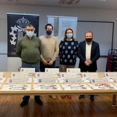 Tras el examen y deliberación de los seiscientos sesenta y nueve trabajos recibidos el tribunal ha decidido Tras el examen y deliberación de los seiscientos sesenta y nueve trabajos recibidos el tribunal ha decidido
