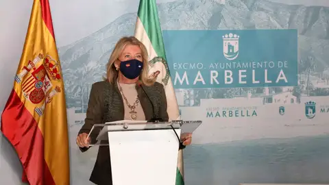 La alcaldesa de Marbella, Ángeles Muñoz, con mascarilla. La alcaldesa de Marbella, Ángeles Muñoz, con mascarilla.