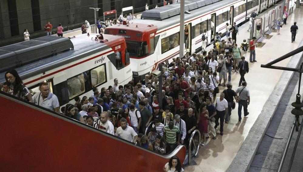 Renfe programa un servicio de autobuses entre València y Castelló tras el incendio en la estación de Massalfassar Renfe programa un servicio de autobuses entre València y Castelló tras el incendio en la estación de Massalfassar