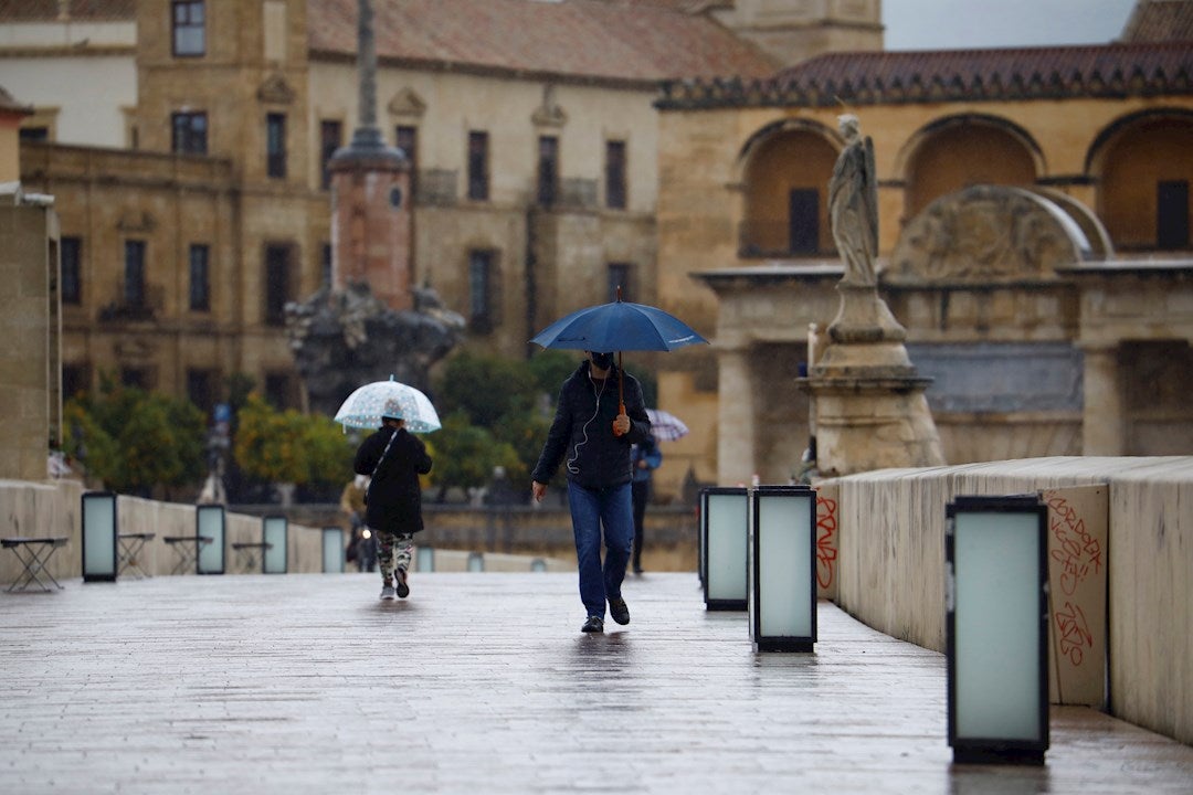 Ciclogénesis explosiva en Navidad: así será la intensa borrasca que llegará a España este fin de semana Ciclogénesis explosiva en Navidad: así será la intensa borrasca que llegará a España este fin de semana