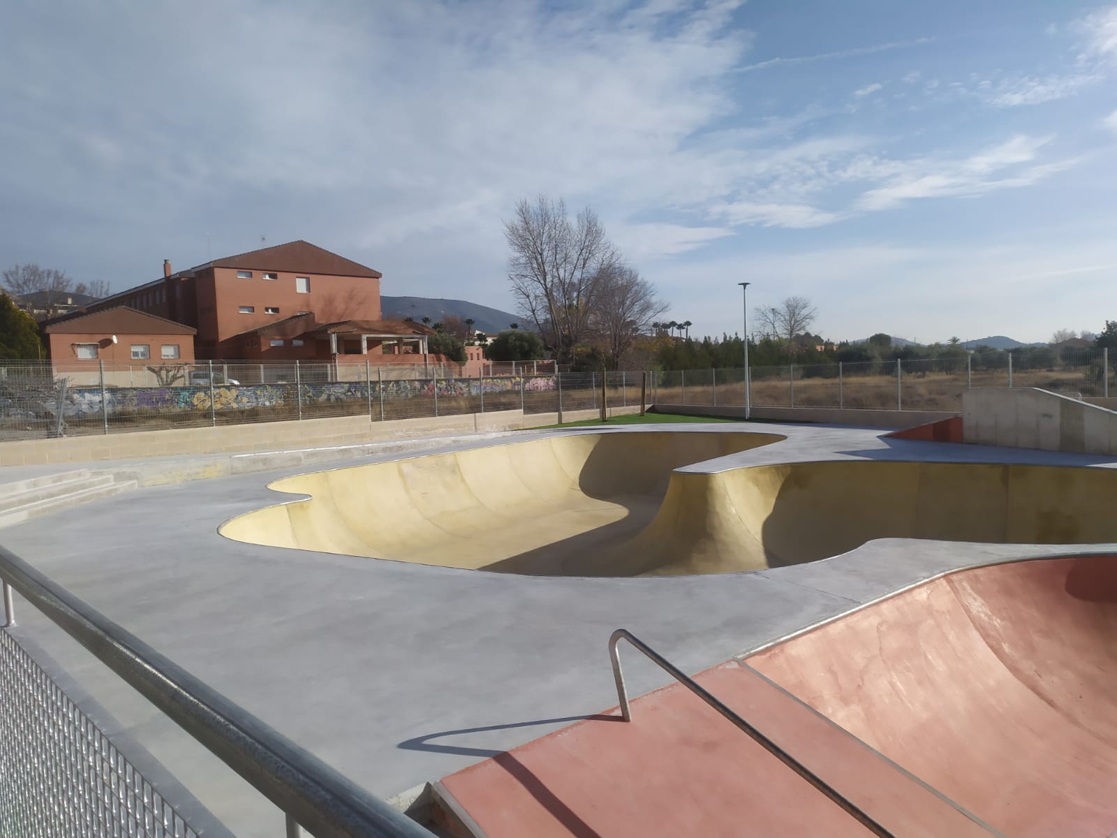 Petrer estrena en Navidad un skatepark de 800 metros cuadrados de superficie Petrer estrena en Navidad un skatepark de 800 metros cuadrados de superficie