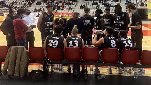 Nacho Gal&aacute;n en un tiempo muerto del Circulo Gij&oacute;n Baloncesto