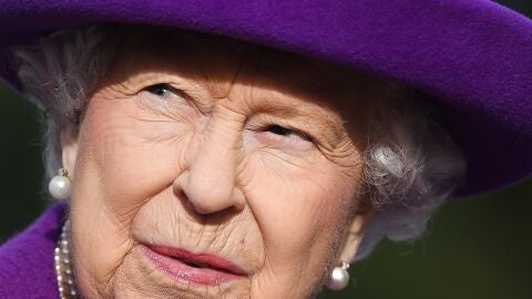 La reina Isabel II difunde su mensaje m&aacute;s personal en la primera Navidad sin su esposo