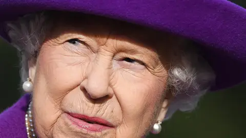 La reina Isabel II difunde su mensaje más personal en la primera Navidad sin su esposo La reina Isabel II difunde su mensaje más personal en la primera Navidad sin su esposo