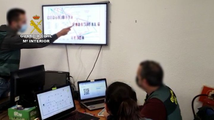 Detenida en Elche una persona por una estafa bancaria internacional que blanqueaba el dinero obtenido invirtiéndolo en criptomonedas Detenida en Elche una persona por una estafa bancaria internacional que blanqueaba el dinero obtenido invirtiéndolo en criptomonedas