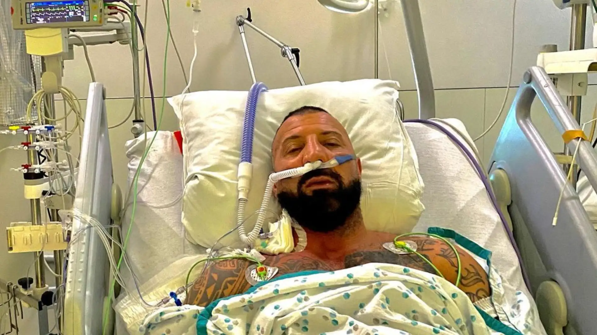 El triple campeón de kickboxing Frédéric Sinistra cuando anunció su ingreso en el hospital