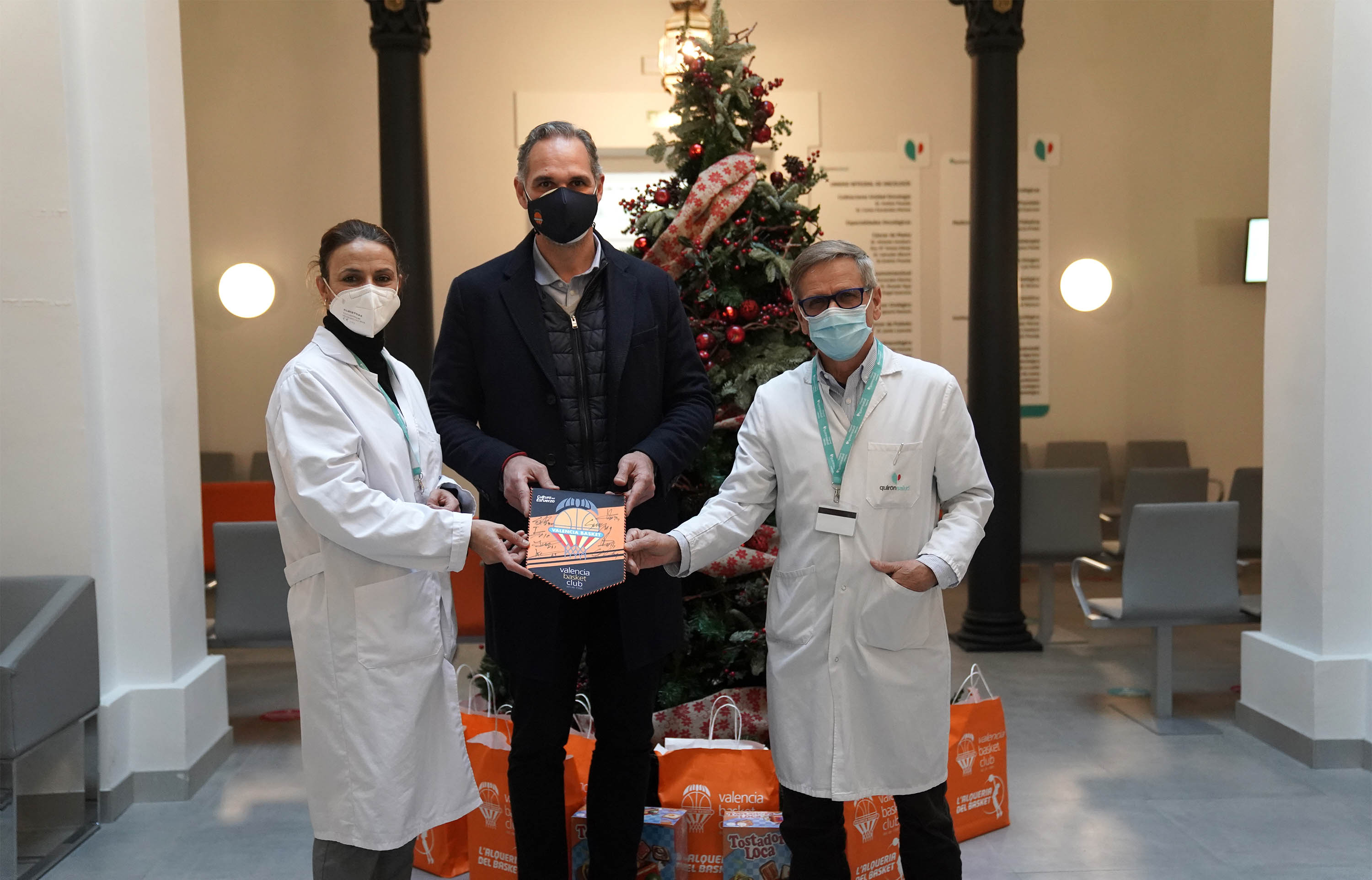 Quirónsalud Valencia recibe al Valencia Basket en su cita anual con la campaña “Un Juguete, una Sonrisa Quirónsalud Valencia recibe al Valencia Basket en su cita anual con la campaña “Un Juguete, una Sonrisa