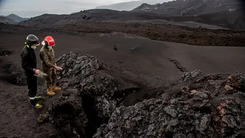 Efectivos de la UME durante la toma de muestras del aire para la detección de gases tóxicos (Archivo) Efectivos de la UME durante la toma de muestras del aire para la detección de gases tóxicos (Archivo)