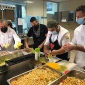 Alicante Gastronómica Solidaria reparte cerca de doce mil menús estas Navidades. Alicante Gastronómica Solidaria reparte cerca de doce mil menús estas Navidades.