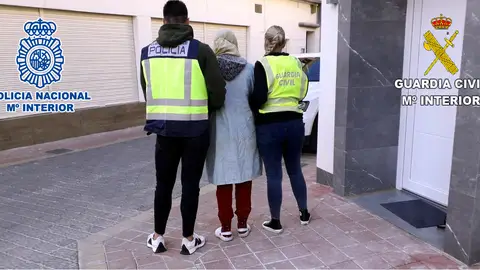 Una de las detenidas en la operación Una de las detenidas en la operación