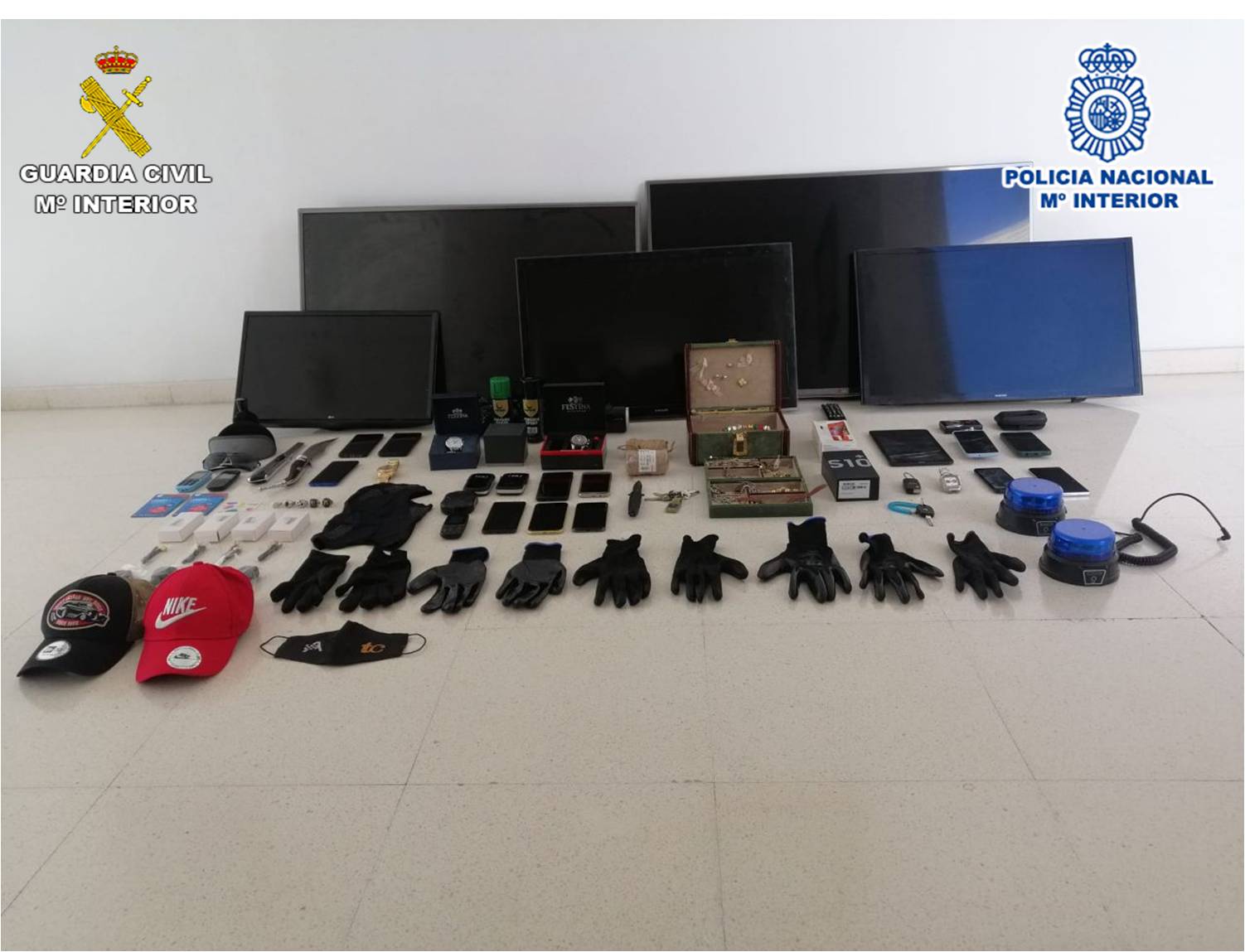 La Guardia Civil y la Policía Nacional detienen a 14 personas por la comisión de 86 robos en viviendas La Guardia Civil y la Policía Nacional detienen a 14 personas por la comisión de 86 robos en viviendas