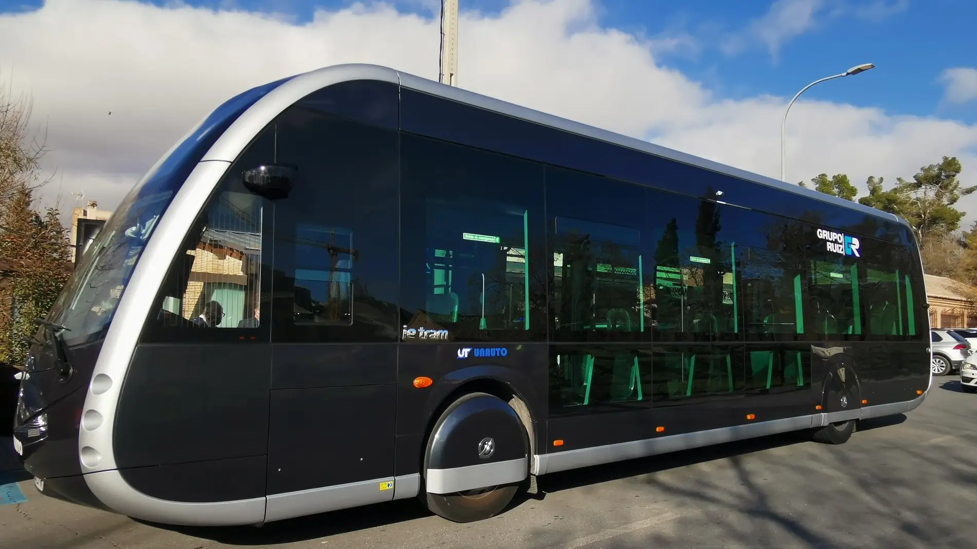 Ya puedes ver por las calles de Toledo el autobús eléctrico que empezará a funcionar a finales de 2022
