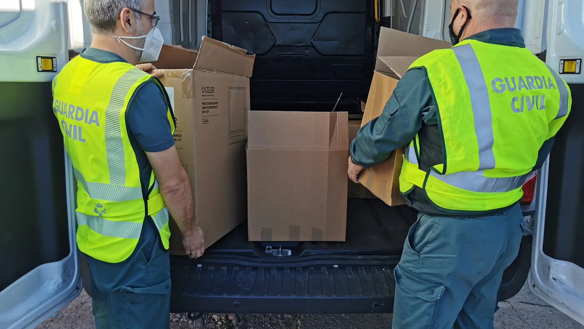 La Guardia Civil de Castellón realiza como todos los años la recogida solidaria de alimentos en beneficio del comedor social del Padre Ricardo