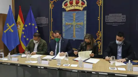 Firma de la nueva concertación regional en Asturias Firma de la nueva concertación regional en Asturias