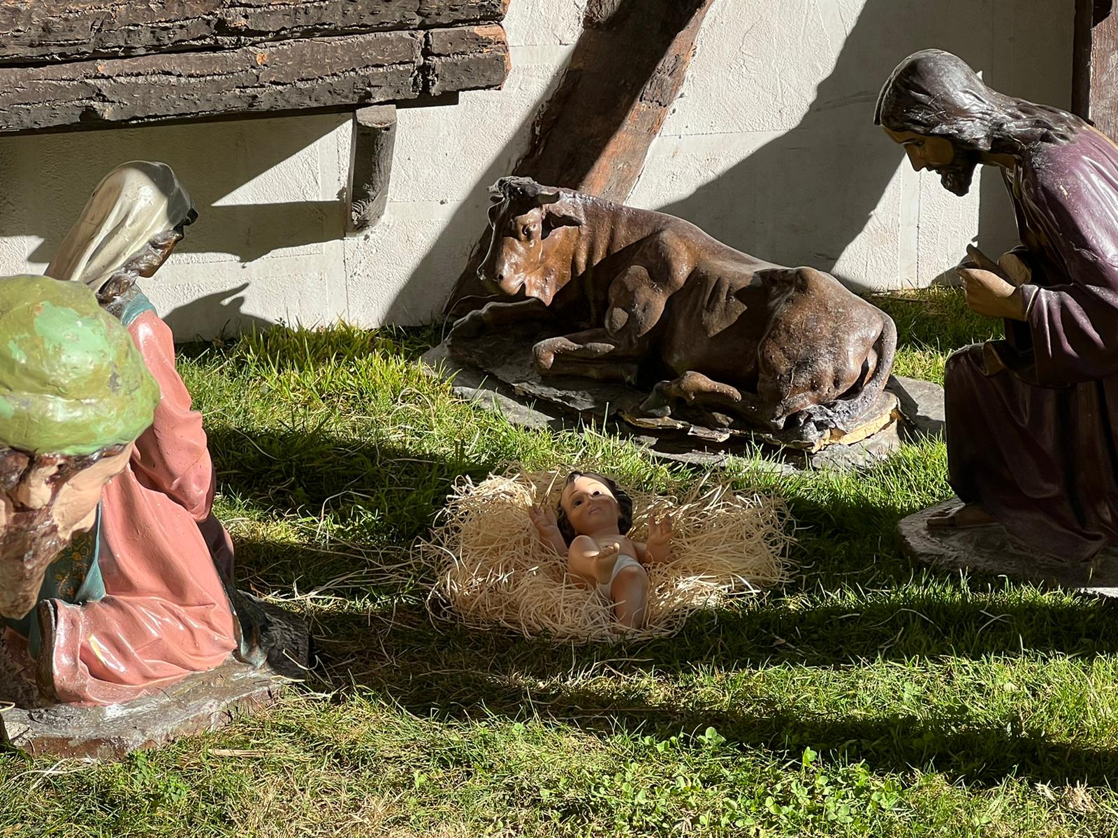 La solidaridad devuelve al Niño Jesús al belén de la plaza de la Hispanidad La solidaridad devuelve al Niño Jesús al belén de la plaza de la Hispanidad
