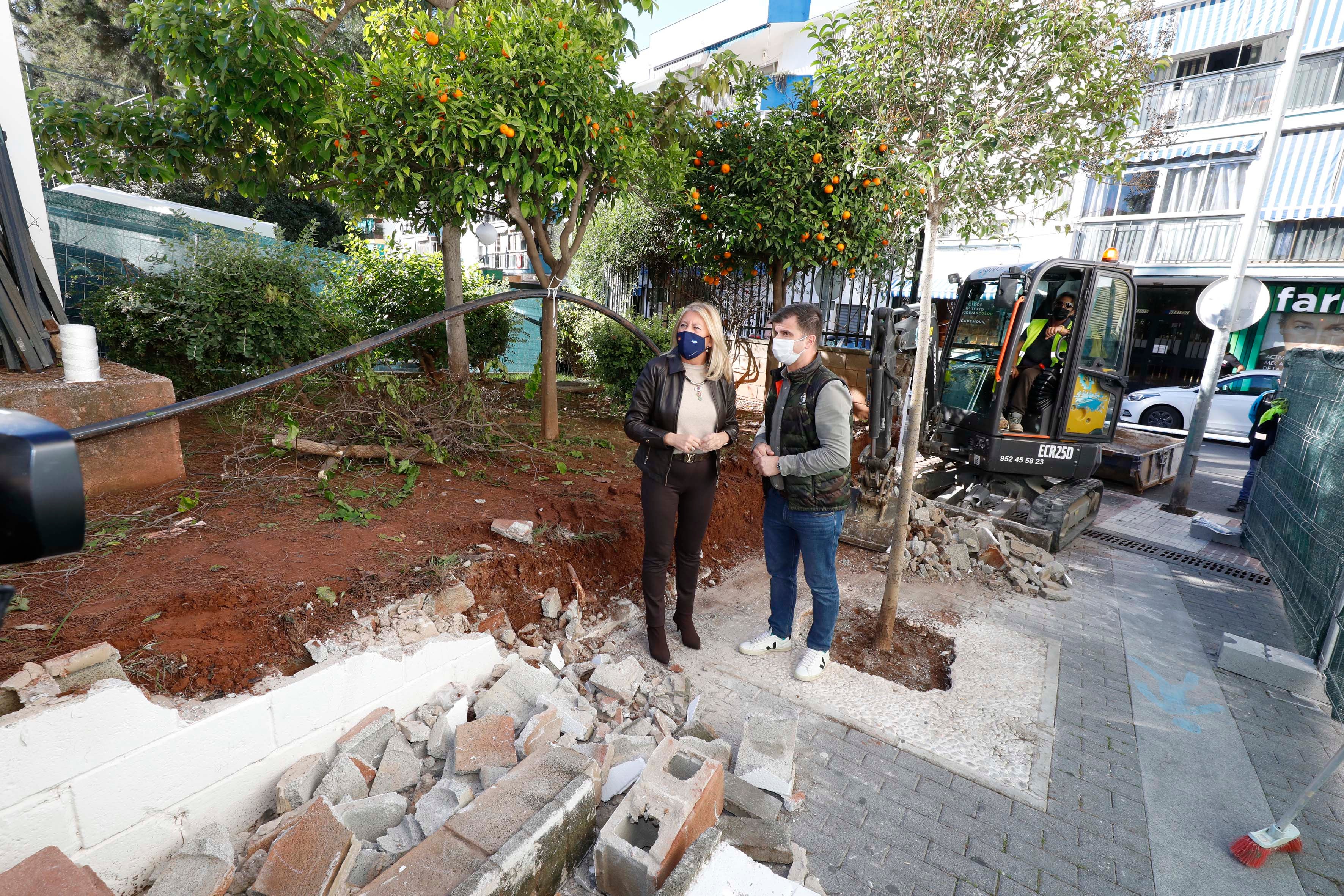 Comienza la obra para cambiar del muro del colegio Federico García Lorca Comienza la obra para cambiar del muro del colegio Federico García Lorca