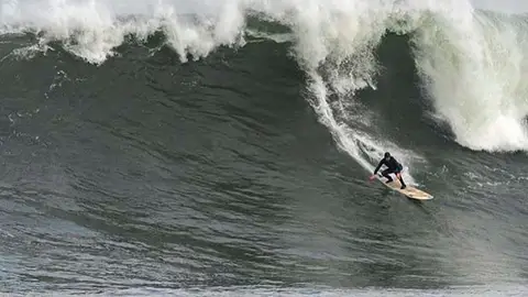 La Vaga Gigante de surf La Vaga Gigante de surf, sesión de entrenamiento el 28 de diciembre de 2021