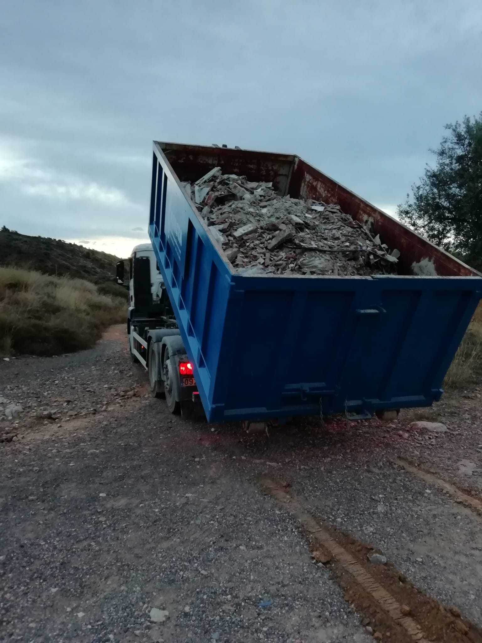 El Ayuntamiento de la Vall d’Uixó retira 25.000 kilos de vertidos incontrolados El Ayuntamiento de la Vall d’Uixó retira 25.000 kilos de vertidos incontrolados