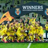 El Villarreal levanta el título de la Europa League