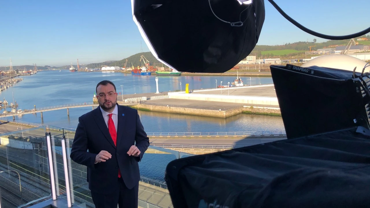 Grabaci&oacute;n del mensaje de fin de a&ntilde;o del Adri&aacute;n Barb&oacute;n, presidente de Asturias
