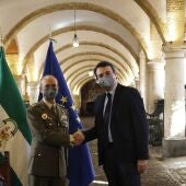 El teniente coronel Antonio Ruiz y el alcalde, José María Bellido, firman el acta de ocupación 