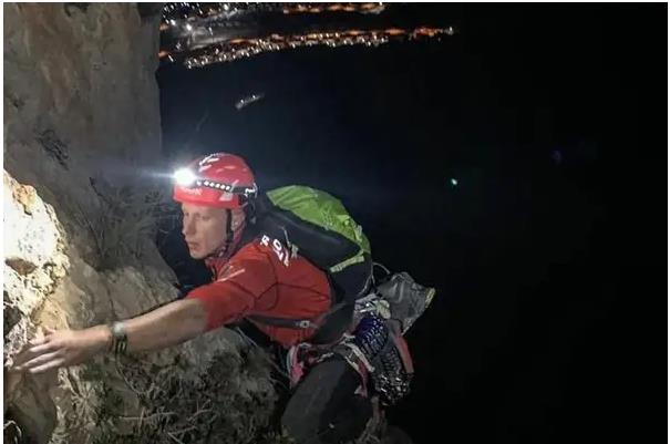 Los Bomberos rescatan a unos escaladores que habían quedado atrapados en el monte Ponoig Los Bomberos rescatan a unos escaladores que habían quedado atrapados en el monte Ponoig