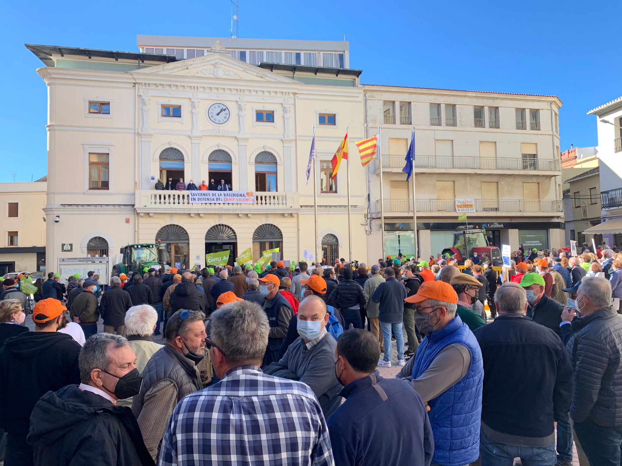 Importaciones, plagas y subida de costes asfixian las economías familiares de las personas agricultoras y profesionales de la Comunitat Valenciana Importaciones, plagas y subida de costes asfixian las economías familiares de las personas agricultoras y profesionales de la Comunitat Valenciana