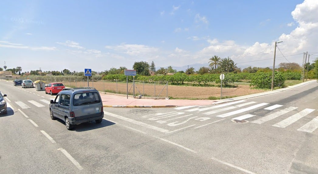 CONTIGO Elche reclama la instalación de un semáforo en la salida del colegio El Garrofers de Matola CONTIGO Elche reclama la instalación de un semáforo en la salida del colegio El Garrofers de Matola