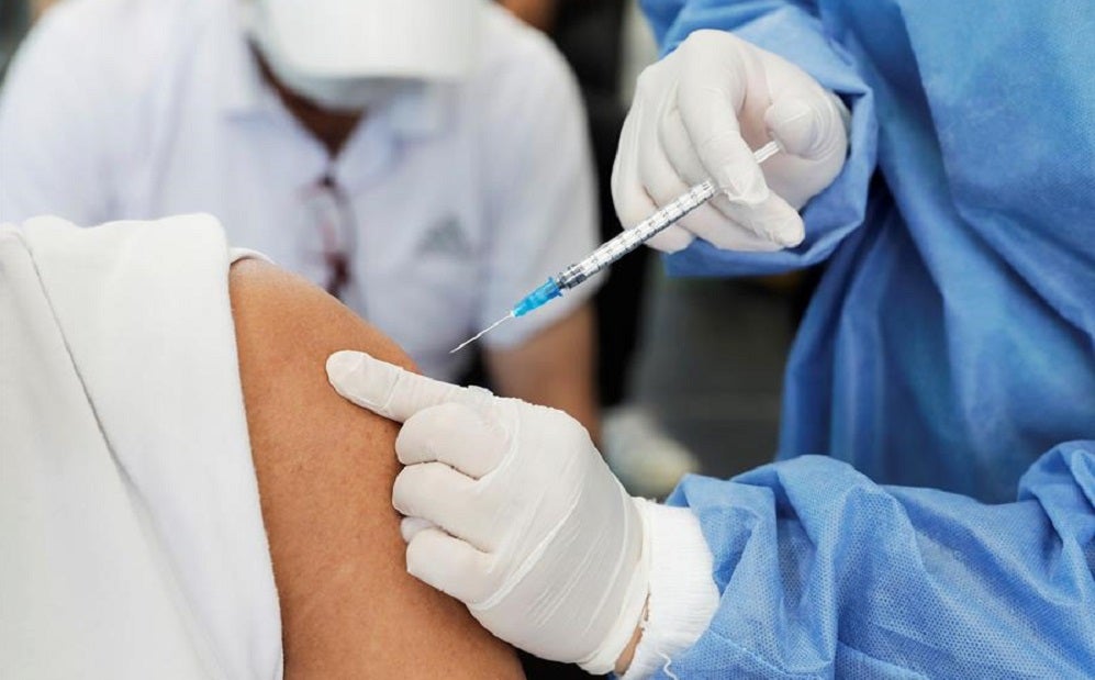 La tercera dosis aumenta hasta 10 veces los anticuerpos frente a ómicron en las personas mayores de 65 años La tercera dosis aumenta hasta 10 veces los anticuerpos frente a ómicron en las personas mayores de 65 años