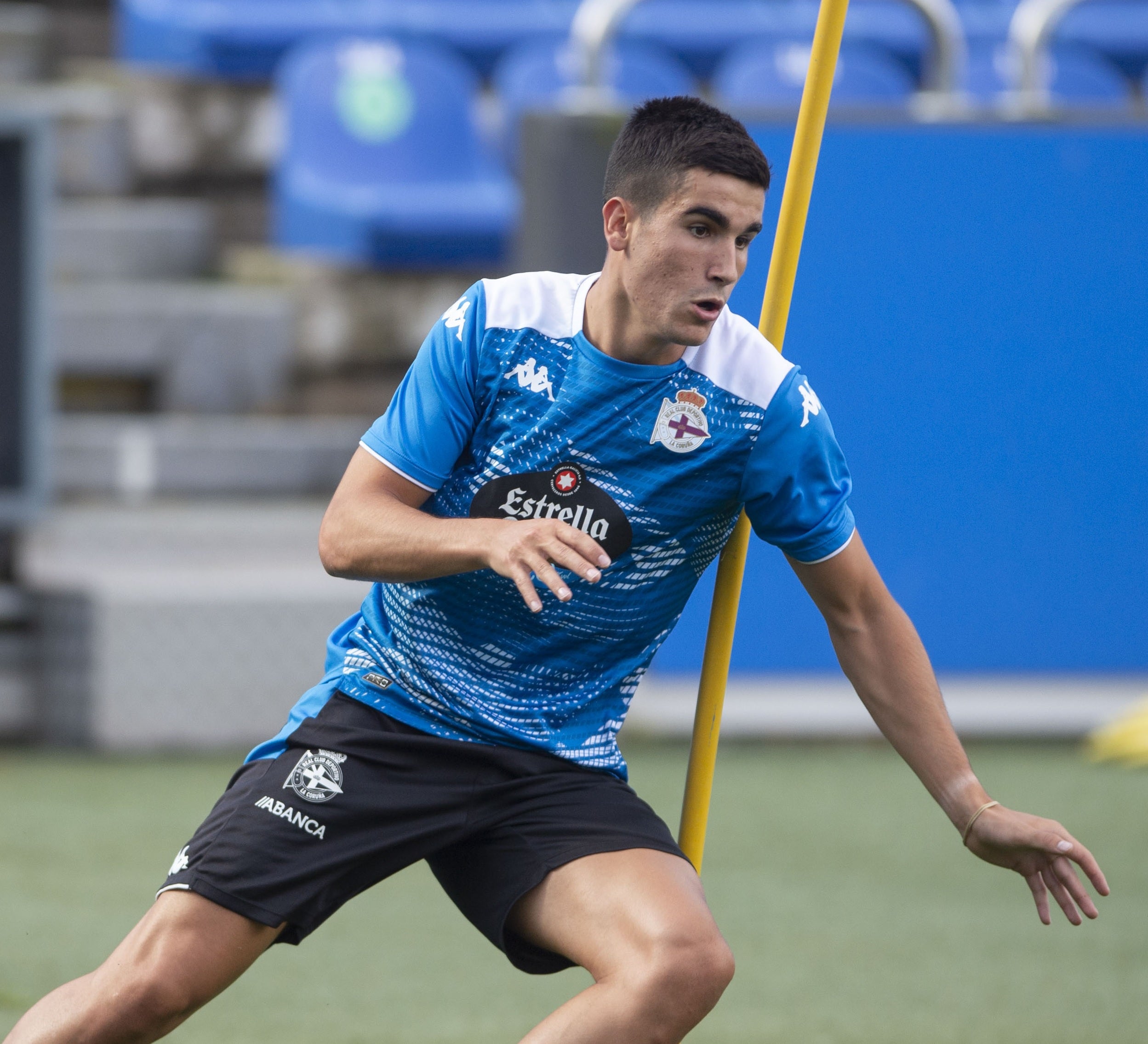 El Deportivo cede a Jorge Valín al Cornellá El Deportivo cede a Jorge Valín al Cornellá