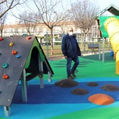 La Delegación de Mantenimiento renueva seis zonas de juegos infantiles y para personas mayores La Delegación de Mantenimiento renueva seis zonas de juegos infantiles y para personas mayores
