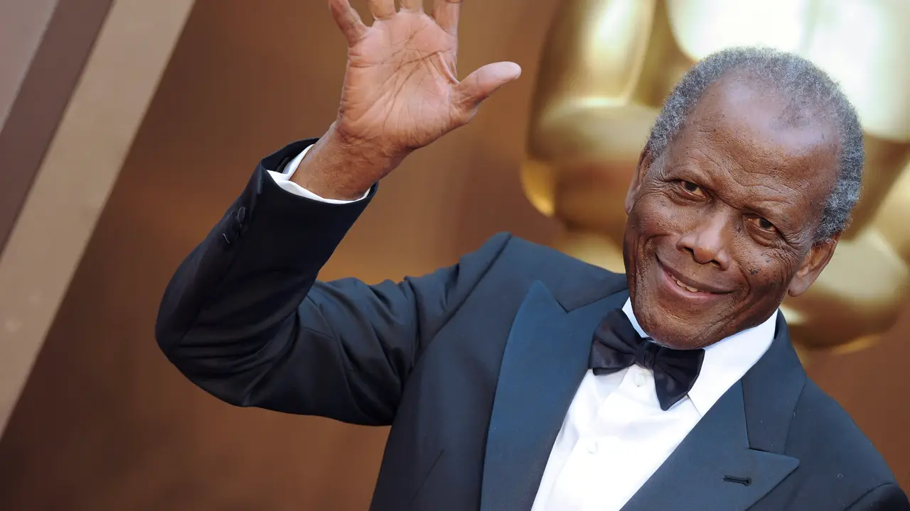 El actor Sidney Poitier, a su llegada a una ceremonia de los Oscar de Hollywood