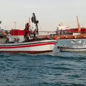 Un barco de cerco pesquero en Barbate Un barco de cerco pesquero en Barbate