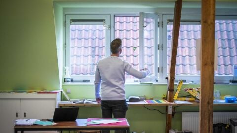 Un profesor en un colegio