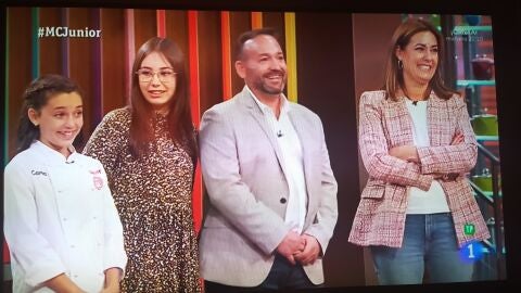 Carla y su familia en la final de Masterchef Junior 9