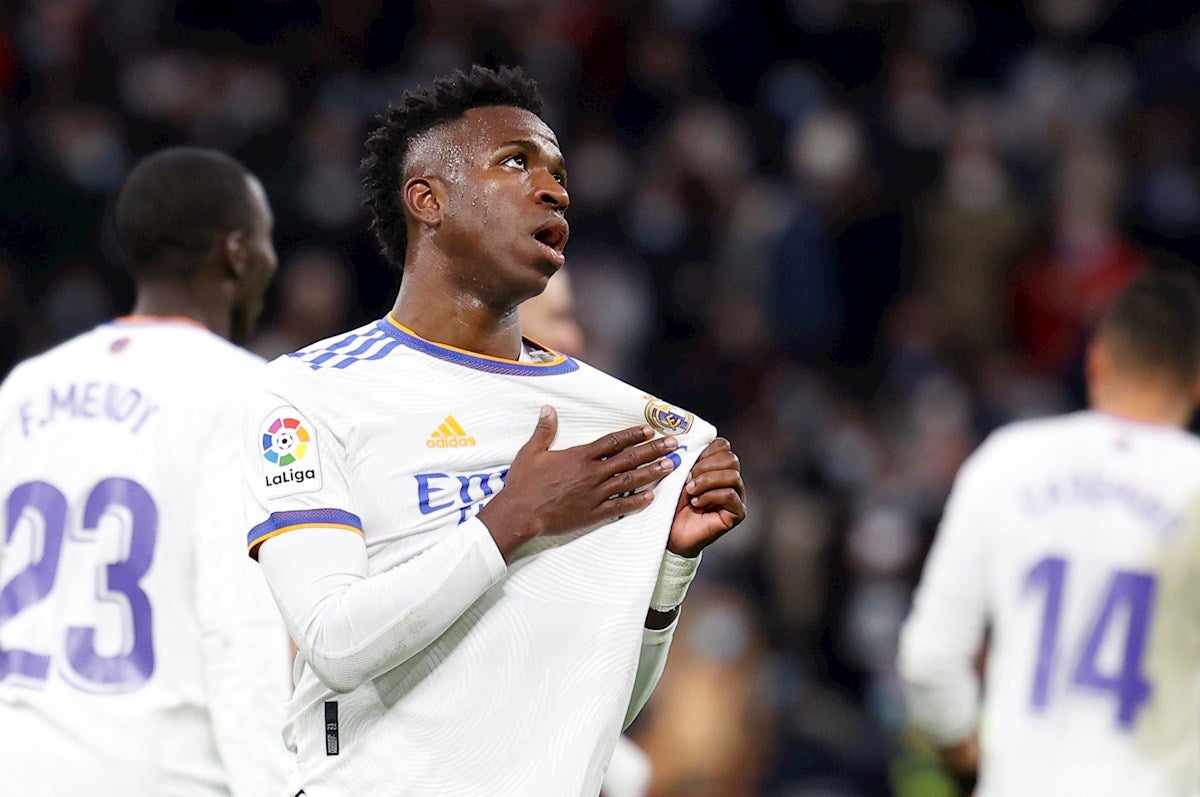 El Real Madrid golea al Valencia y es más líder El Real Madrid golea al Valencia y es más líder