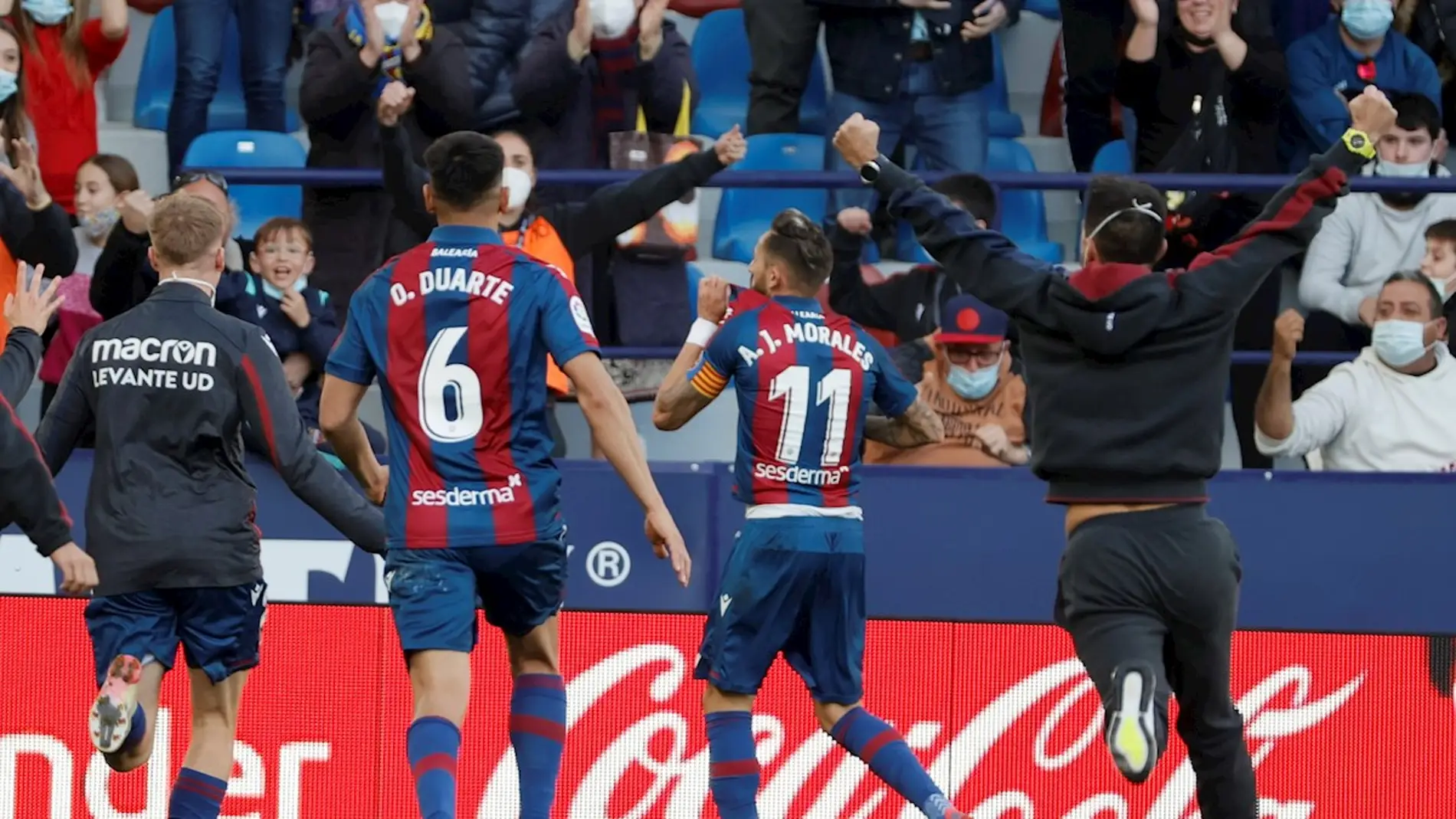 José Morales celebra un gol del Levante ante el Mallorca