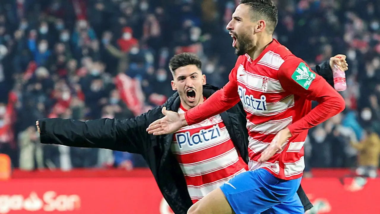 l jugador del Granada, José Antonio Puertas , celebra el gol del Granada ante el Barça l jugador del Granada, José Antonio Puertas , celebra el gol del Granada ante el Barça