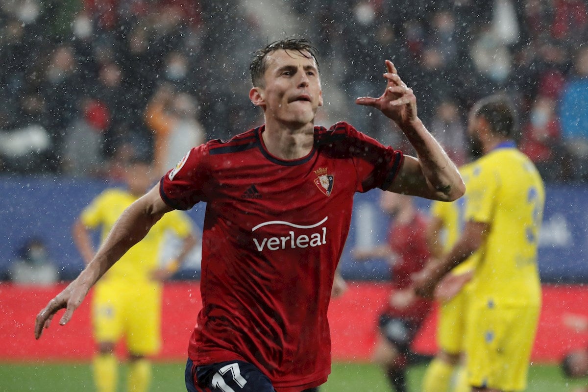 Osasuna vuelve a sonreír y hunde al Cádiz Osasuna vuelve a sonreír y hunde al Cádiz